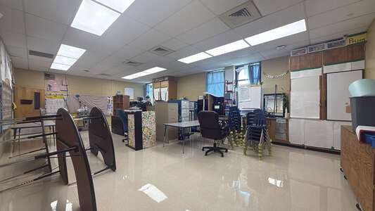 Solis Elementary School Classroom Standard in Gretna 2