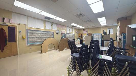 Solis Elementary School Classroom Standard in Gretna 3