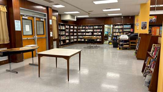 L.W. Higgins High School Library in Marrero 3