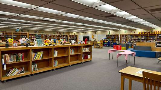 McCollom Elementary School Library in Wichita 4