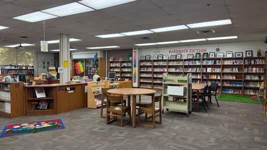 Tulakes Elementary School Media Center in Oklahoma City 3