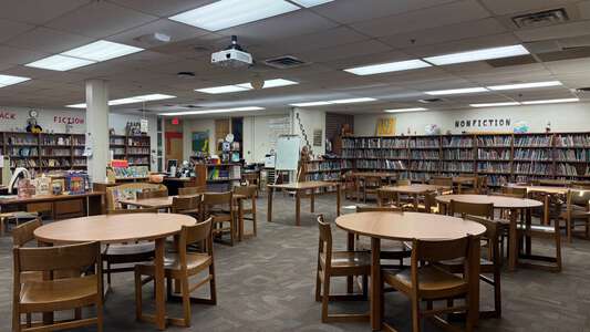 Tulakes Elementary School Media Center in Oklahoma City 4