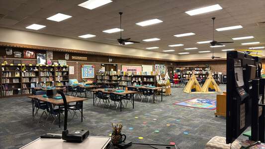 Bostic Traditional Magnet Elementary School Library in Wichita 4