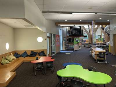 Trillium Creek Primary School Library in West Linn