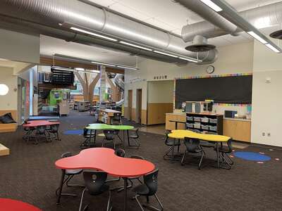 Trillium Creek Primary School Library in West Linn