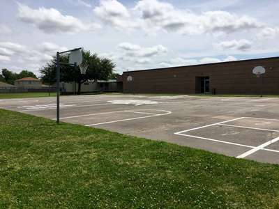 Mission West Elementary School Outdoor Basketball Courts in Houston