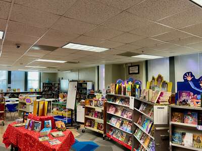 William Lipscomb Elementary School Library in Dallas 3