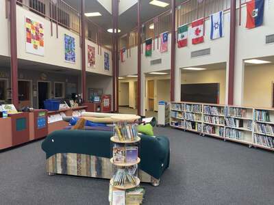 Nancy Ryles Elementary School Library in Beaverton 4