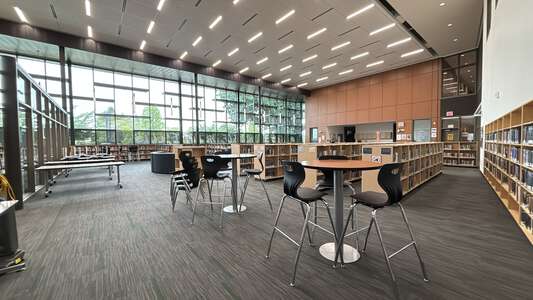 McKay High School Library in Salem 4