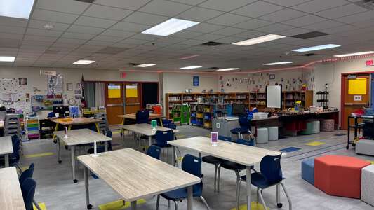 Gilbert Cuellar Sr. Elementary School Library in Dallas 4