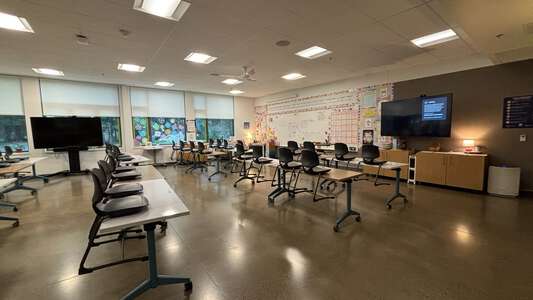 Lakeridge Middle School Classroom Standard in Lake Oswego