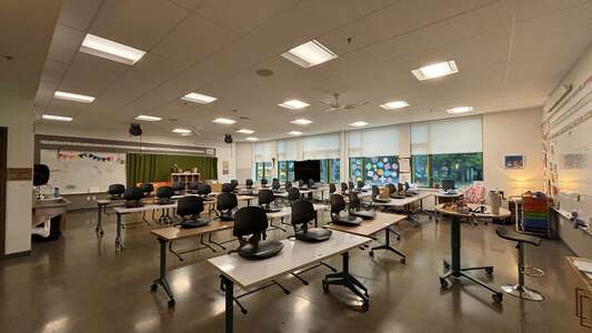 Lakeridge Middle School Classroom Standard in Lake Oswego