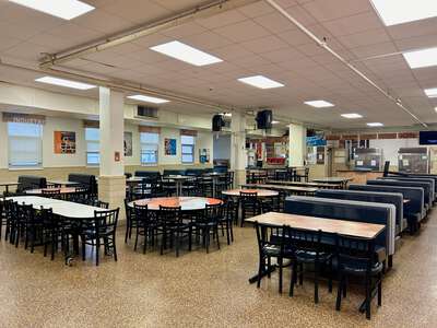 Henry W. Longfellow Career Exploration Academy Cafeteria in Dallas 2