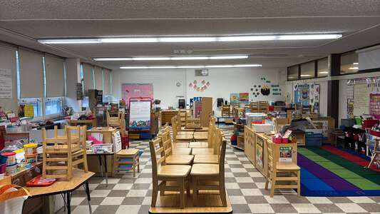 Holmes - Oliver Wendell Holmes Elementary School Classroom Standard in Chicago 2