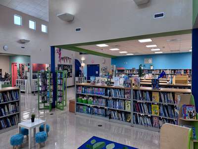 Vineland Elementary School Library in Miami 4