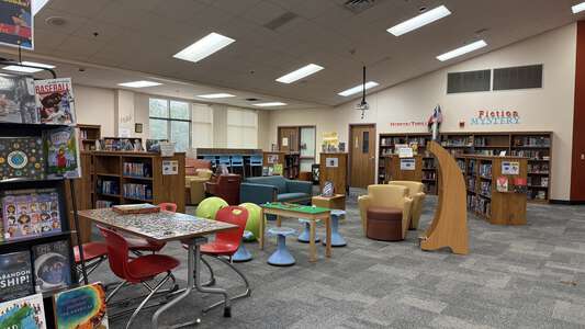 Coppell Middle School North Library - CMSN in Coppell