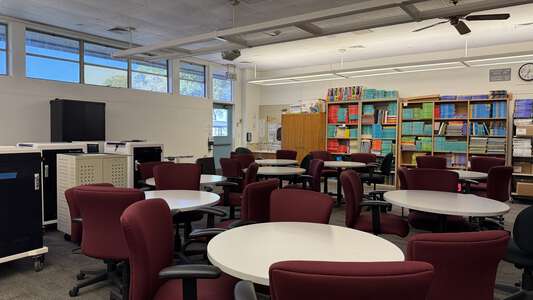 Handy Elementary School Library in Orange 2
