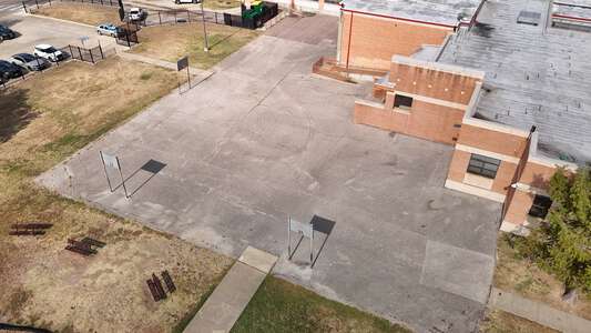 John W Runyon Elementary School Outdoor Area in Dallas
