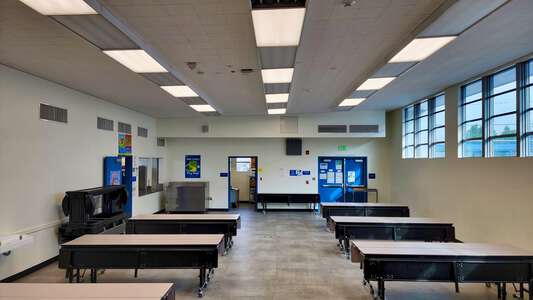 Oak Street TK-8 Cafeteria in Inglewood