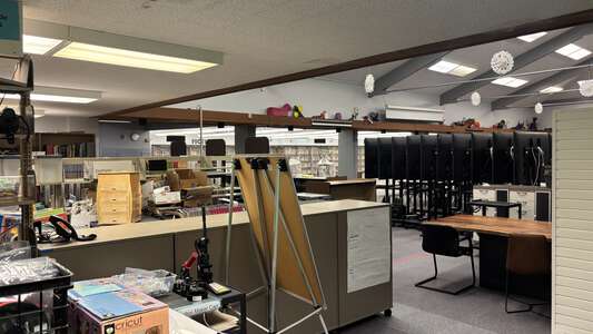 Meadow Park Middle School Library in Beaverton 2