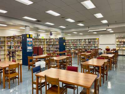 Robinson High School (3731) Library in Tampa 3