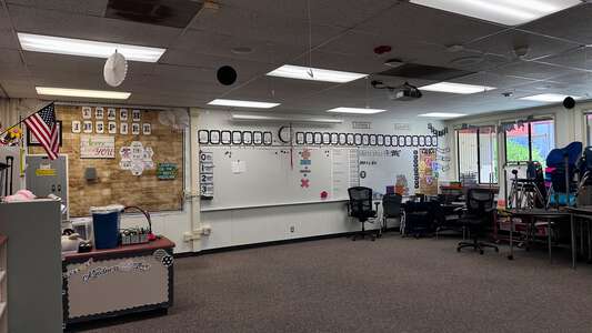 Vista Grande Elementary School Classroom Standard in El Cajon