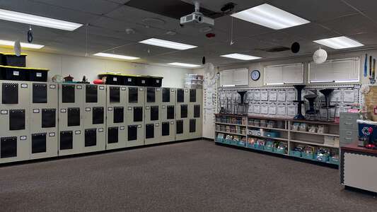 Vista Grande Elementary School Classroom Standard in El Cajon