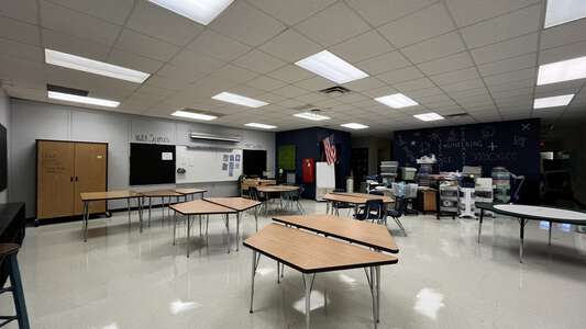 Gulfside Elementary School Classroom Standard in Holiday