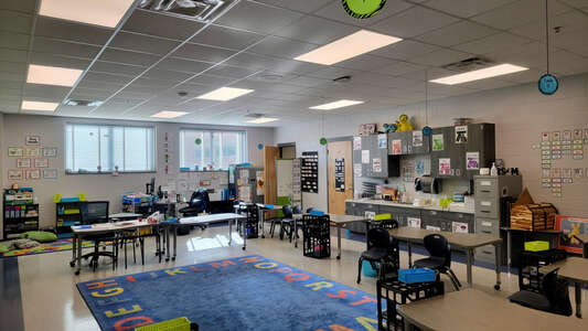Discovery Oaks Elementary School Classroom Standard in Orange Park