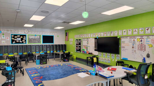 Discovery Oaks Elementary School Classroom Standard in Orange Park
