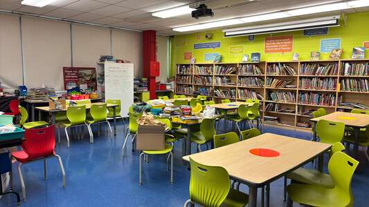 Cooper - Peter Cooper Dual Language Academy Library in Chicago 4