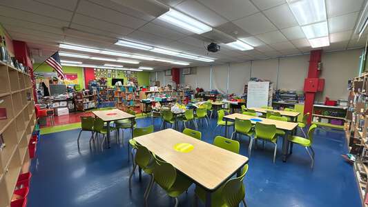 Cooper - Peter Cooper Dual Language Academy Library in Chicago 5