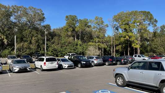 Mendenhall Elementary School (2961) Parking Lot - Side in Tampa