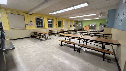 Stowe - Harriet Beecher Stowe Elementary School Cafeteria in Chicago 4
