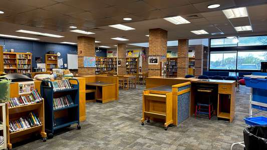 Curtis Middle School Library in Wichita 3
