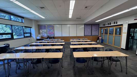 Rose Hill Middle School Classroom Standard in Redmond