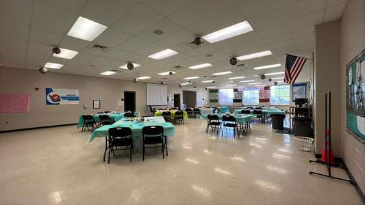 Washington Accelerated Learning Elementary School Cafeteria in Wichita 3