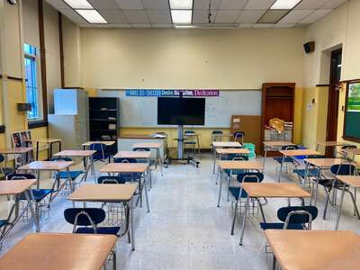 Senn - Nicholas Senn High School Classroom Standard in Chicago