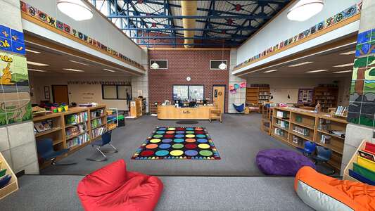 Linwood Elementary School Library in Wichita 5