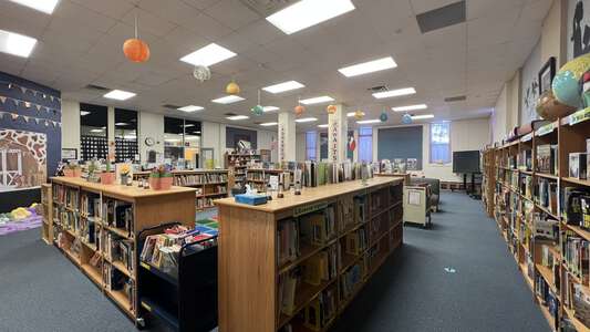 Sagamore Hill Elementary School Library in Fort Worth 2