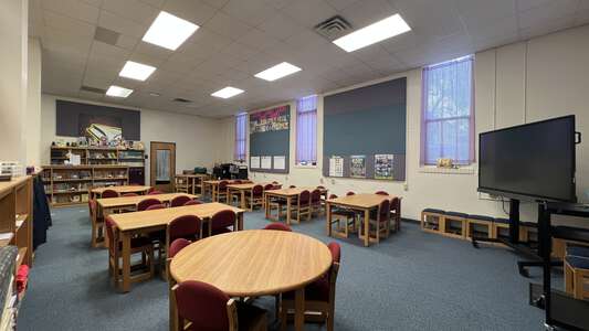 Sagamore Hill Elementary School Library in Fort Worth 3