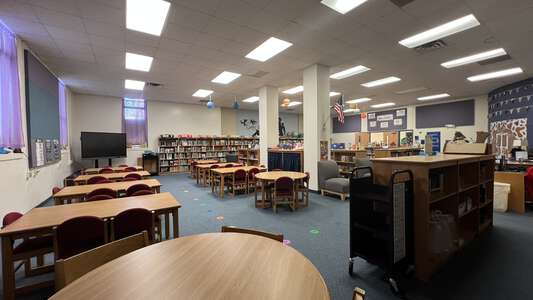 Sagamore Hill Elementary School Library in Fort Worth 4