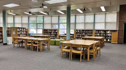 Kelly Middle School Library in Eugene 3