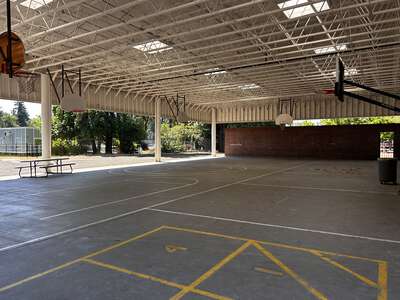 Boeckman Creek Primary School Outdoor Basketball Courts in Wilsonville