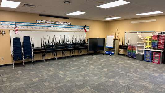Great Oaks Elementary School Classroom Standard in Round Rock