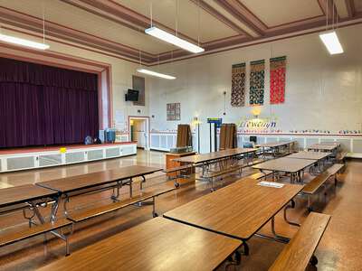 Llewellyn K-5 School Cafeteria in Portland 4