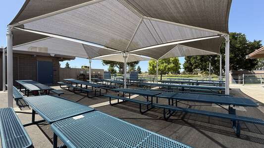 Turtle Rock Elementary School Outdoor Lunch Area in Irvine 3