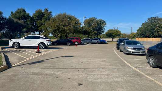 Thomas Tolbert Elementary School Parking Lot - Front in Dallas 3