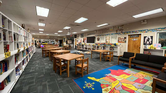 Loughman Oaks Elementary School Library in Davenport 3