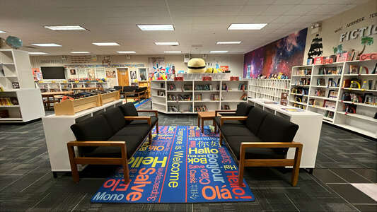 Loughman Oaks Elementary School Library in Davenport 5